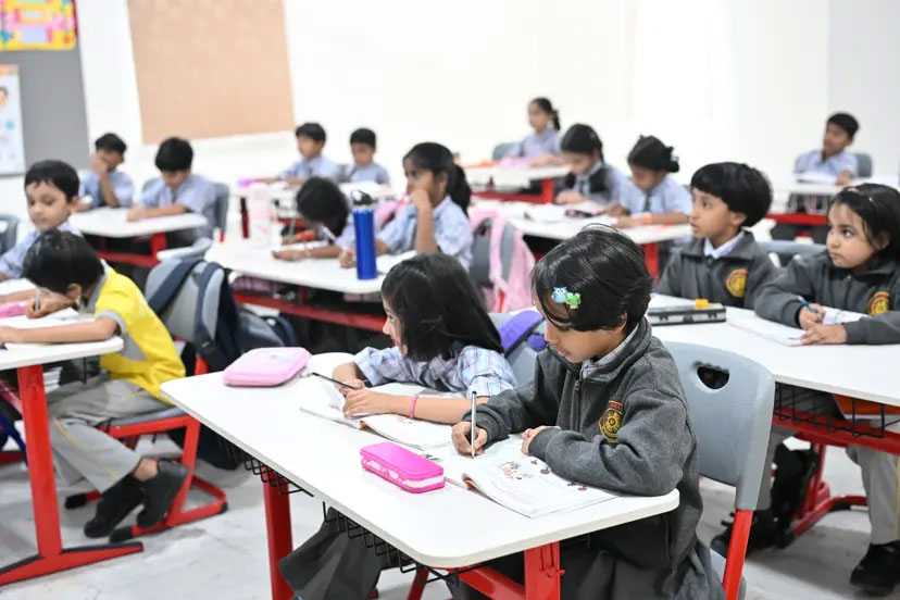 Children working together in an Arkaas classroom